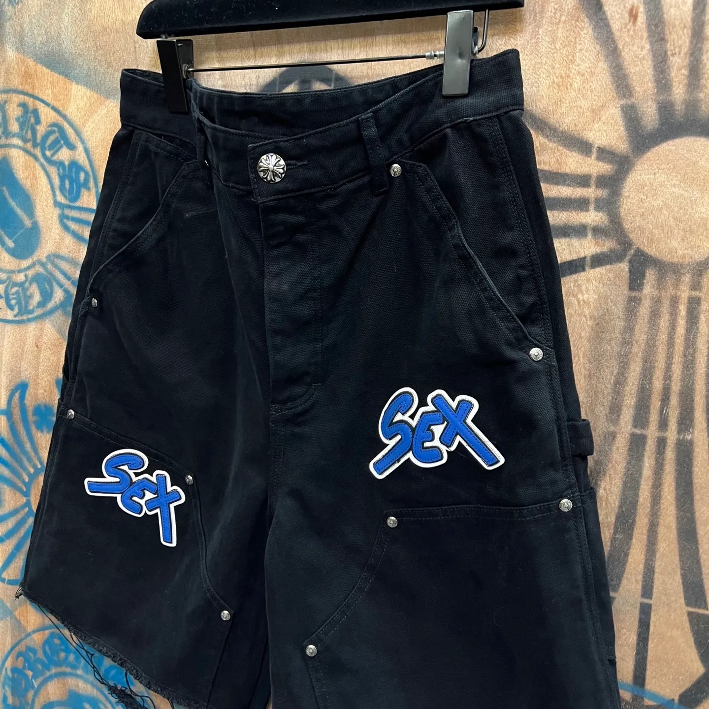 P520 chrome hearts limited series new city limited jeans Chrome Hearts city limited denim shorts vintage levis American made 501 505 517 base version remake Levis American made 501 base version imported sheepskin 925 silver remake Customers provide waist and pants length or height and weight. The studio will select the most suitable base version for you to remake. There are many people doing remakes in the market. Don’t belittle or comment. The difference is visible to the naked eye. See and compare for yourself #CHROME HEARTS Unisex style